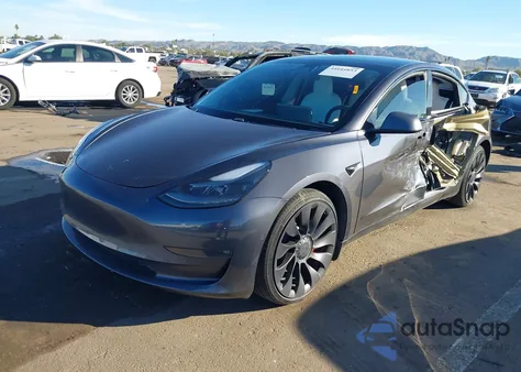 2021 Tesla Model 3 Performance Dual Motor All-Wheel Drive z USA, uszkodzony, nr VIN 5YJ3E1EC4MF988480